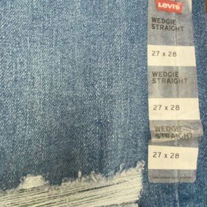 Levi's Wedgie Straight Jeans Womens 27X28 High Rise Snug Hip Thigh NWT Denim